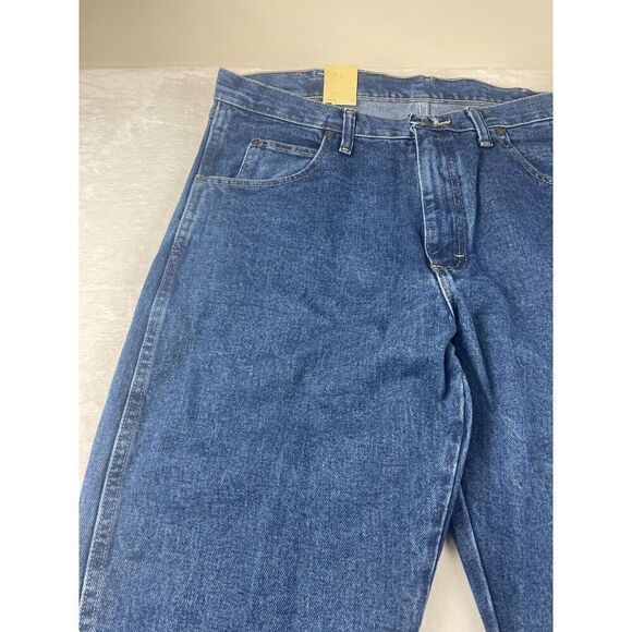 NWT Wrangler Straight Jeans Women's Size 36x34 Blue Denim Cotton Relaxed Fit - Picture 3 of 11